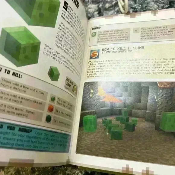 Lot of 2 Minecraft Books - Essential Handbook & Redstone Handbook - Picture 15 of 15